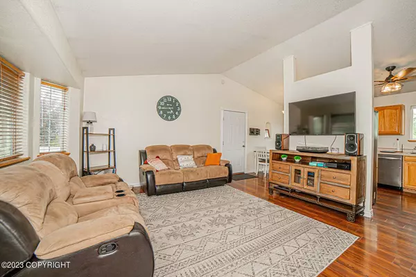 1137 S Katie CIR, Palmer, AK 99645