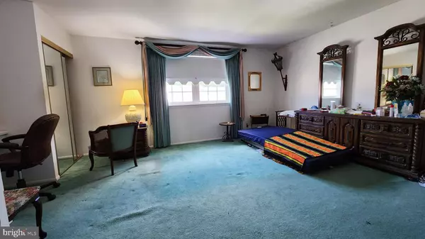 5111 INLET DR, Bensalem, PA 19020