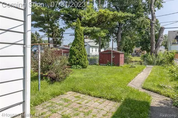 5038 TROWBRIDGE Street, Hamtramck, MI 48212