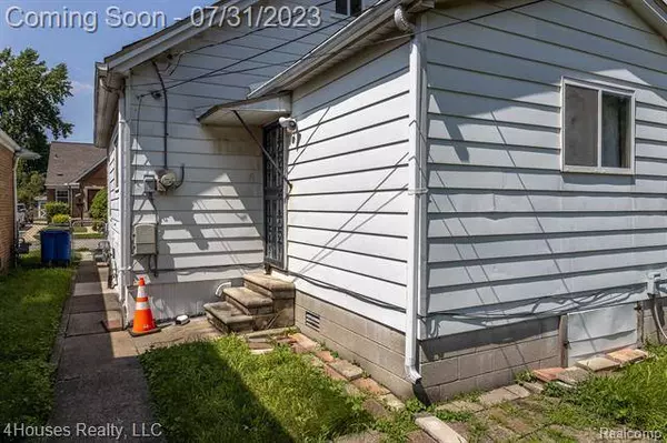 5038 TROWBRIDGE Street, Hamtramck, MI 48212