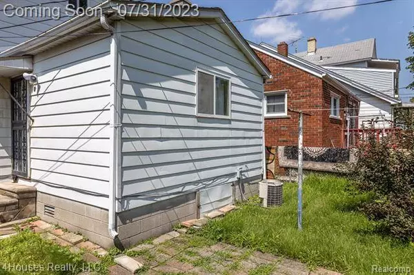 5038 TROWBRIDGE Street, Hamtramck, MI 48212