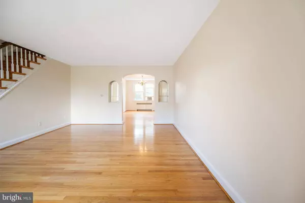 231 SAINT LAURENCE RD, Upper Darby, PA 19082