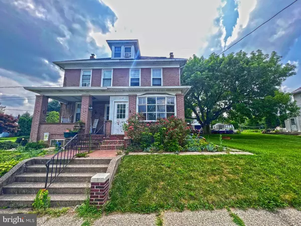 1014 3RD AVE, Hellertown, PA 18055