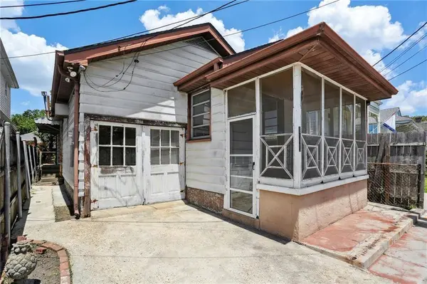 6123 LAUREL ST, New Orleans, LA 70118