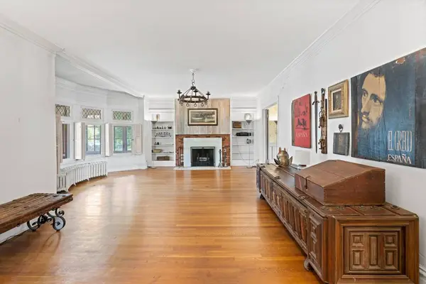 1411 W Jarvis Avenue, Chicago, IL 60626