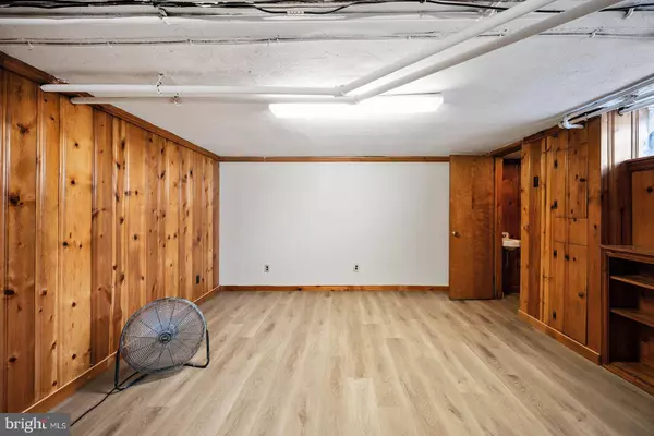 231 SAINT LAURENCE RD, Upper Darby, PA 19082