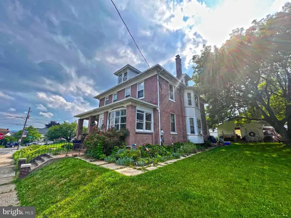 1014 3RD AVE, Hellertown, PA 18055