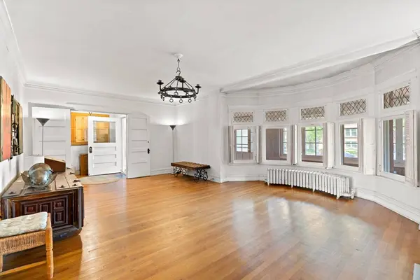 1411 W Jarvis Avenue, Chicago, IL 60626