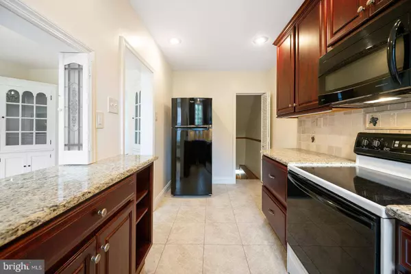 231 SAINT LAURENCE RD, Upper Darby, PA 19082