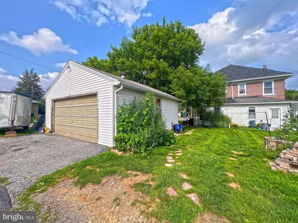 1014 3RD AVE, Hellertown, PA 18055