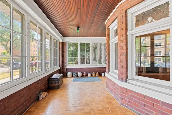 1411 W Jarvis Avenue, Chicago, IL 60626