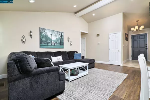 2132 Montoya Ct, Pittsburg, CA 94565