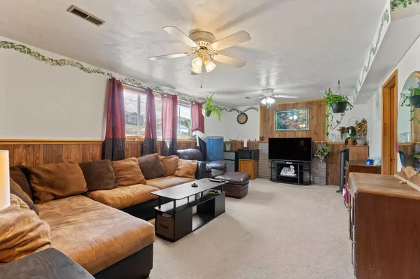 1104 S Robie Rd, Spokane, WA 99206