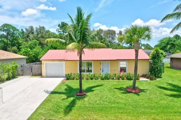 1749 SW Gemini LN, Port Saint Lucie, FL 34984