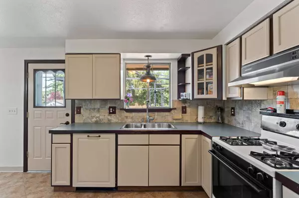 1104 S Robie Rd, Spokane, WA 99206