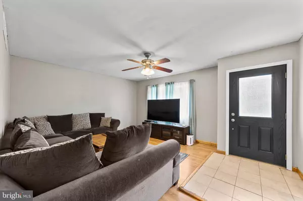 6 LINCOLN AVE, Sicklerville, NJ 08081