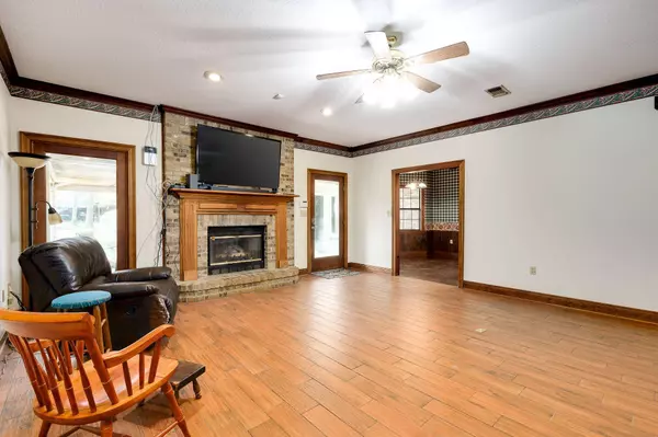 195 County Line Rd, Ellisville, MS 39437