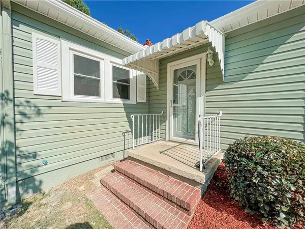 628 Liberty DR, Thomasville, NC 27360