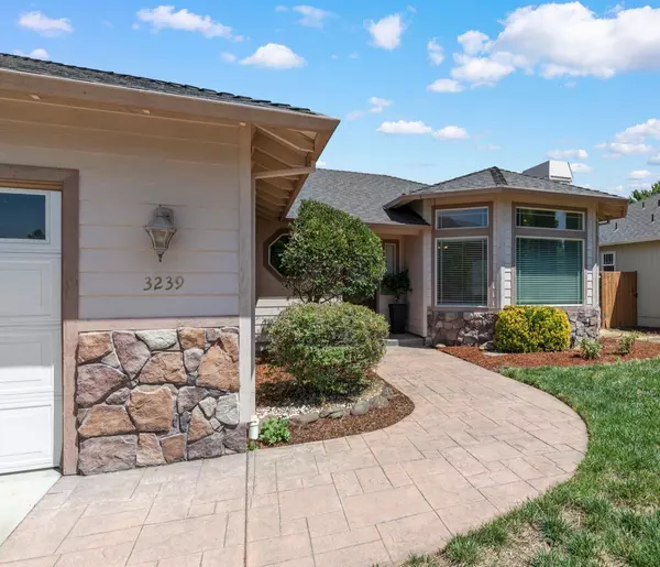 3239 Ford Dr, Medford, OR 97504