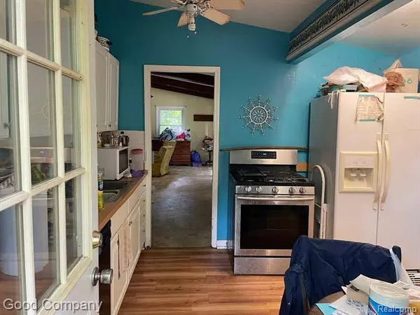 1395 OMEGA Road, Walled Lake, MI 48390