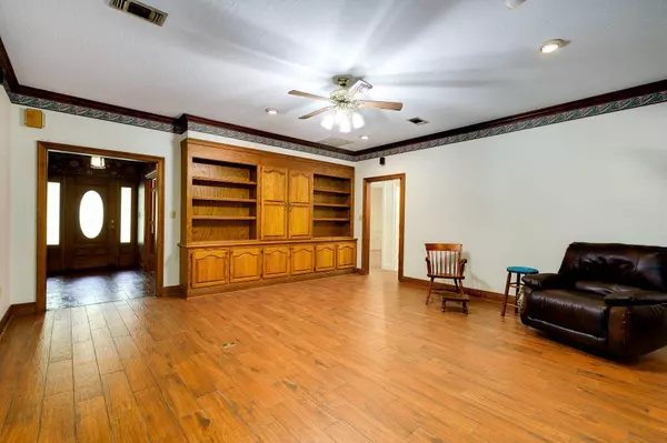 195 County Line Rd, Ellisville, MS 39437