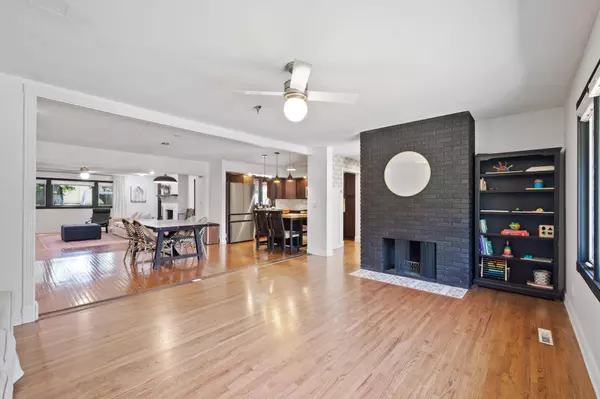 11201 Radisson DR, Burnsville, MN 55337