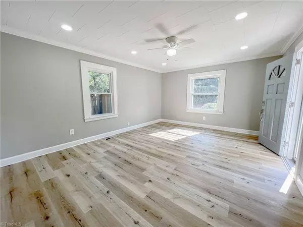 628 Liberty DR, Thomasville, NC 27360