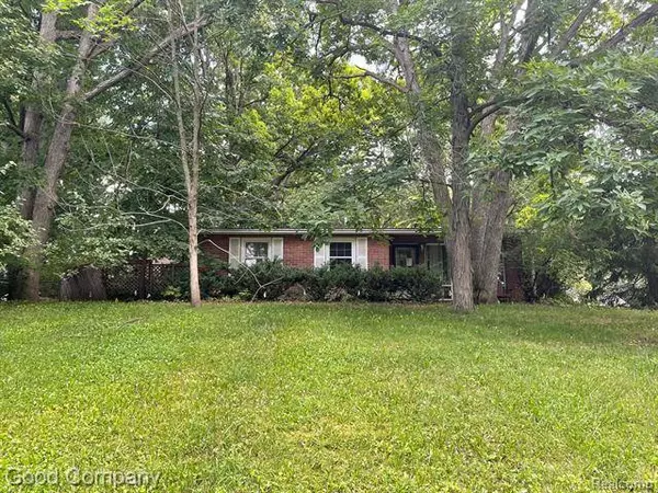 1395 OMEGA Road, Walled Lake, MI 48390