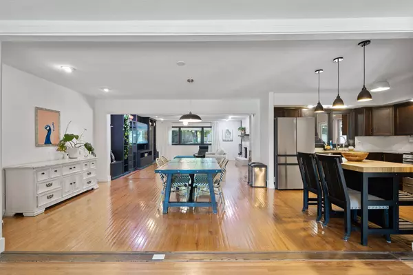 11201 Radisson DR, Burnsville, MN 55337