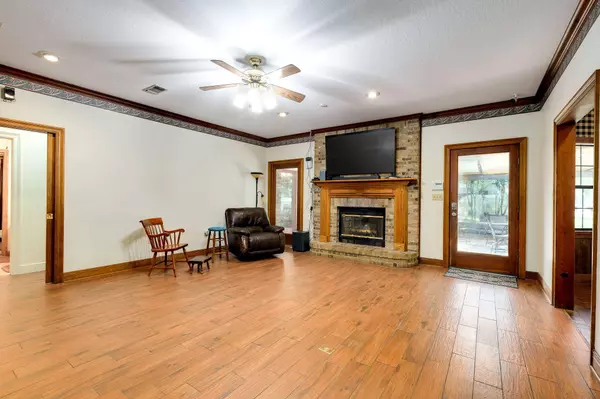 195 County Line Rd, Ellisville, MS 39437