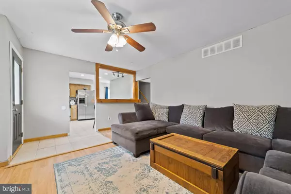 6 LINCOLN AVE, Sicklerville, NJ 08081