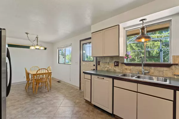 1104 S Robie Rd, Spokane, WA 99206