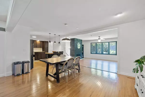 11201 Radisson DR, Burnsville, MN 55337