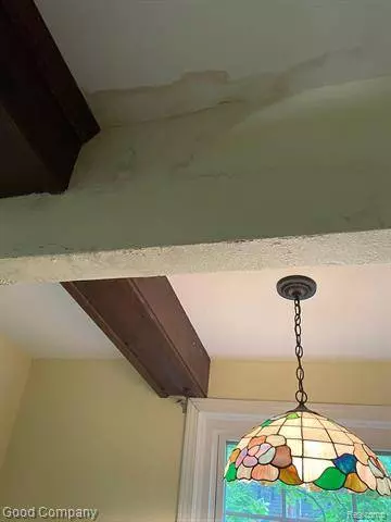 1395 OMEGA Road, Walled Lake, MI 48390