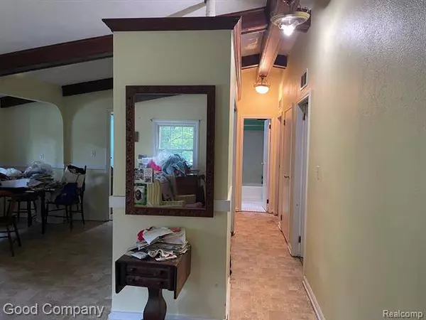 1395 OMEGA Road, Walled Lake, MI 48390