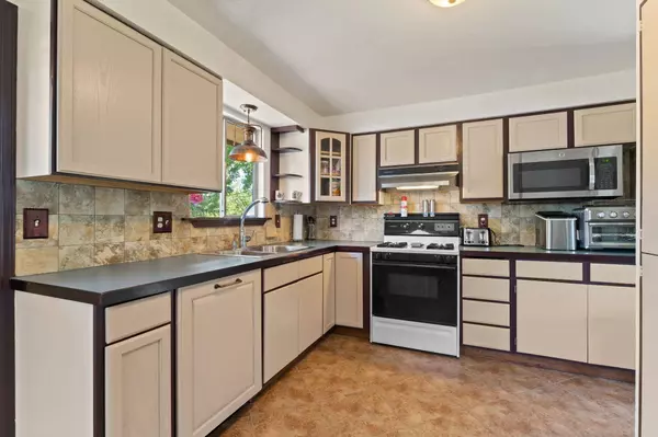 1104 S Robie Rd, Spokane, WA 99206