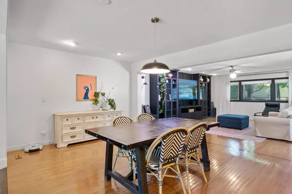 11201 Radisson DR, Burnsville, MN 55337