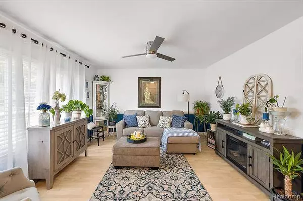 13273 WESTMINISTER Drive, Sterling Heights, MI 48313