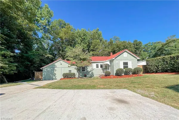 628 Liberty DR, Thomasville, NC 27360