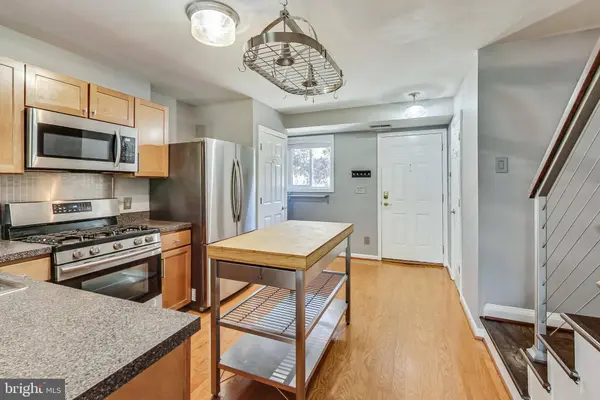 1405 N VAN DORN ST #B, Alexandria, VA 22304