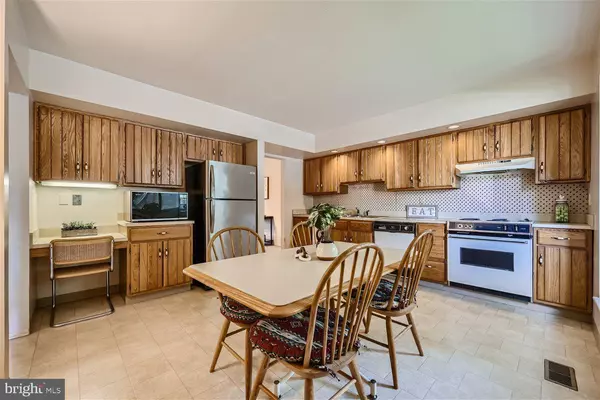 2119 CHAPEL VALLEY LN, Lutherville Timonium, MD 21093