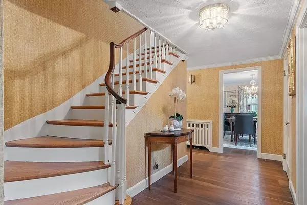 106 Elm St, Andover, MA 01810