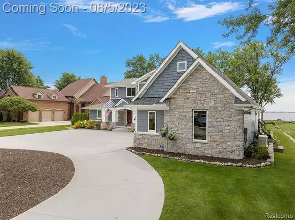 48730 Point Lakeview Drive, Chesterfield, MI 48047