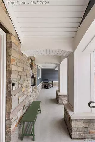 48730 Point Lakeview Drive, Chesterfield, MI 48047