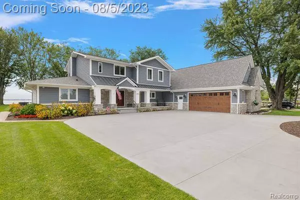 48730 Point Lakeview Drive, Chesterfield, MI 48047