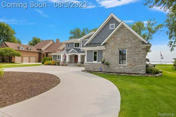 48730 Point Lakeview Drive, Chesterfield, MI 48047