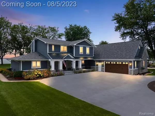 48730 Point Lakeview Drive, Chesterfield, MI 48047