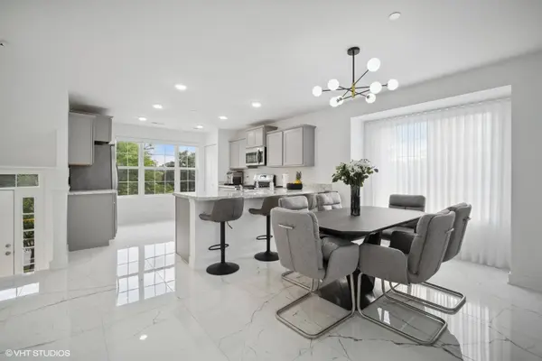 667 Hickory ST, Mundelein, IL 60060