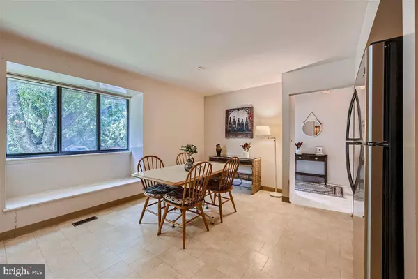 2119 CHAPEL VALLEY LN, Lutherville Timonium, MD 21093