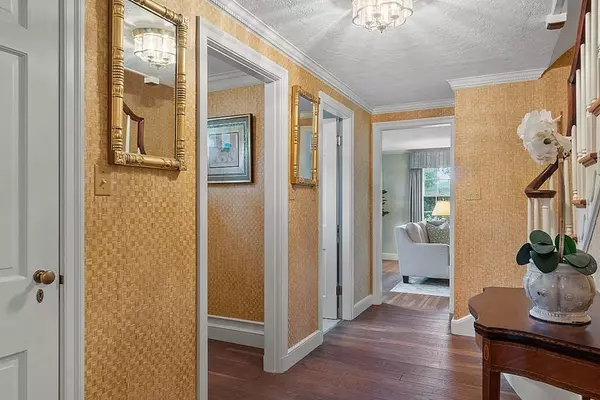 106 Elm St, Andover, MA 01810